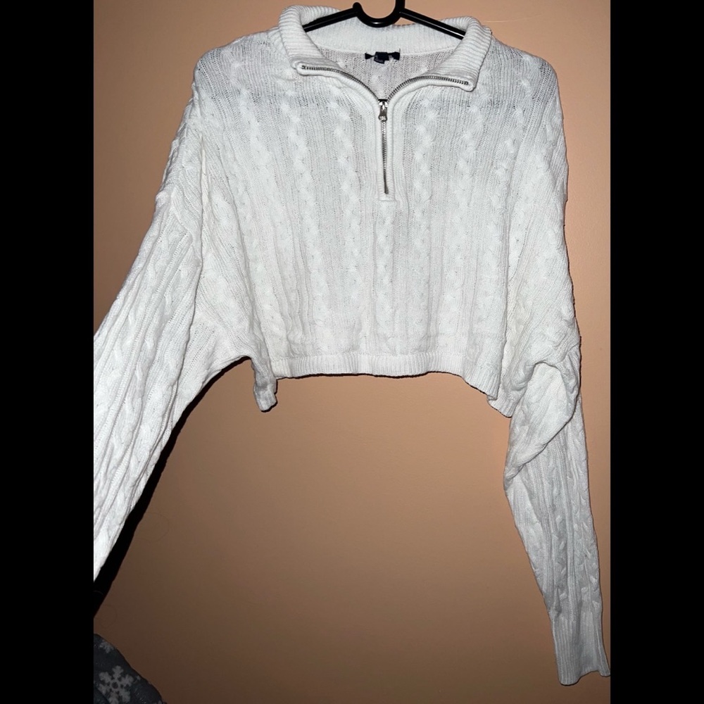 Ladies -  Cream Crop Sweatshirt With Zipper
